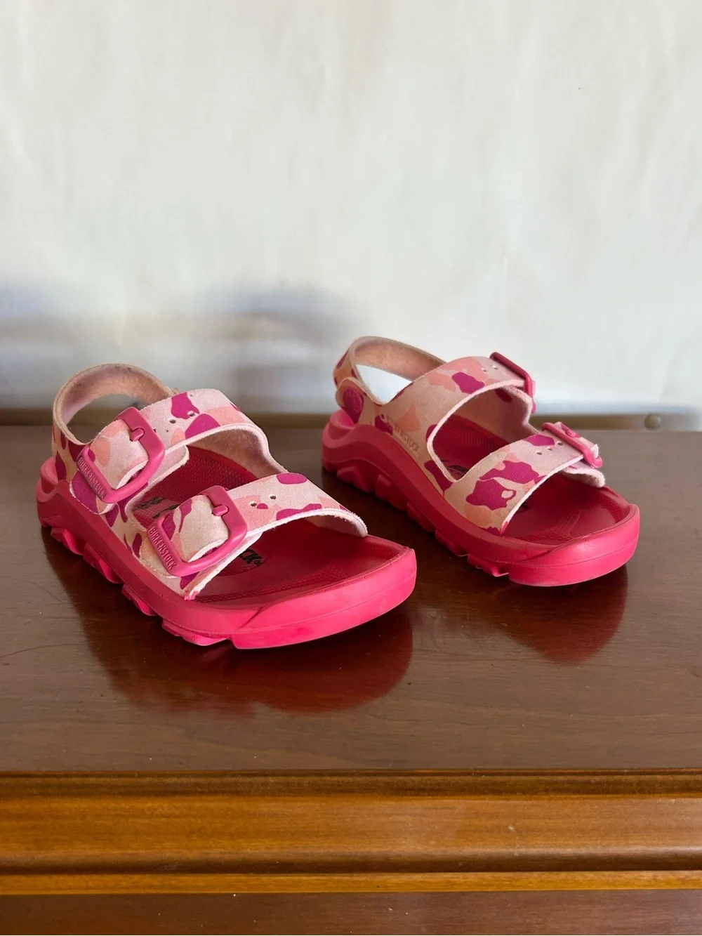 Toddler girls Size 8 Pink Camo Birkenstocks/Mogami Camo Rose Sandals